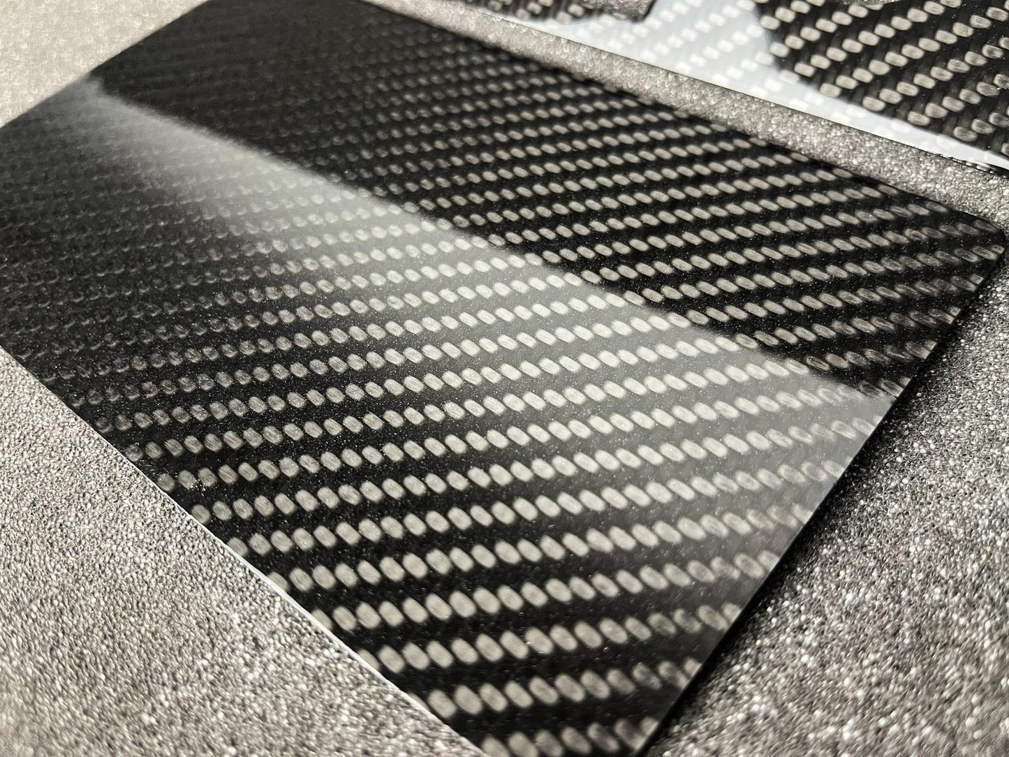WST-Carbon Echtcarbon Cover für Handyladeschale für Hyundai i30 N PDE
