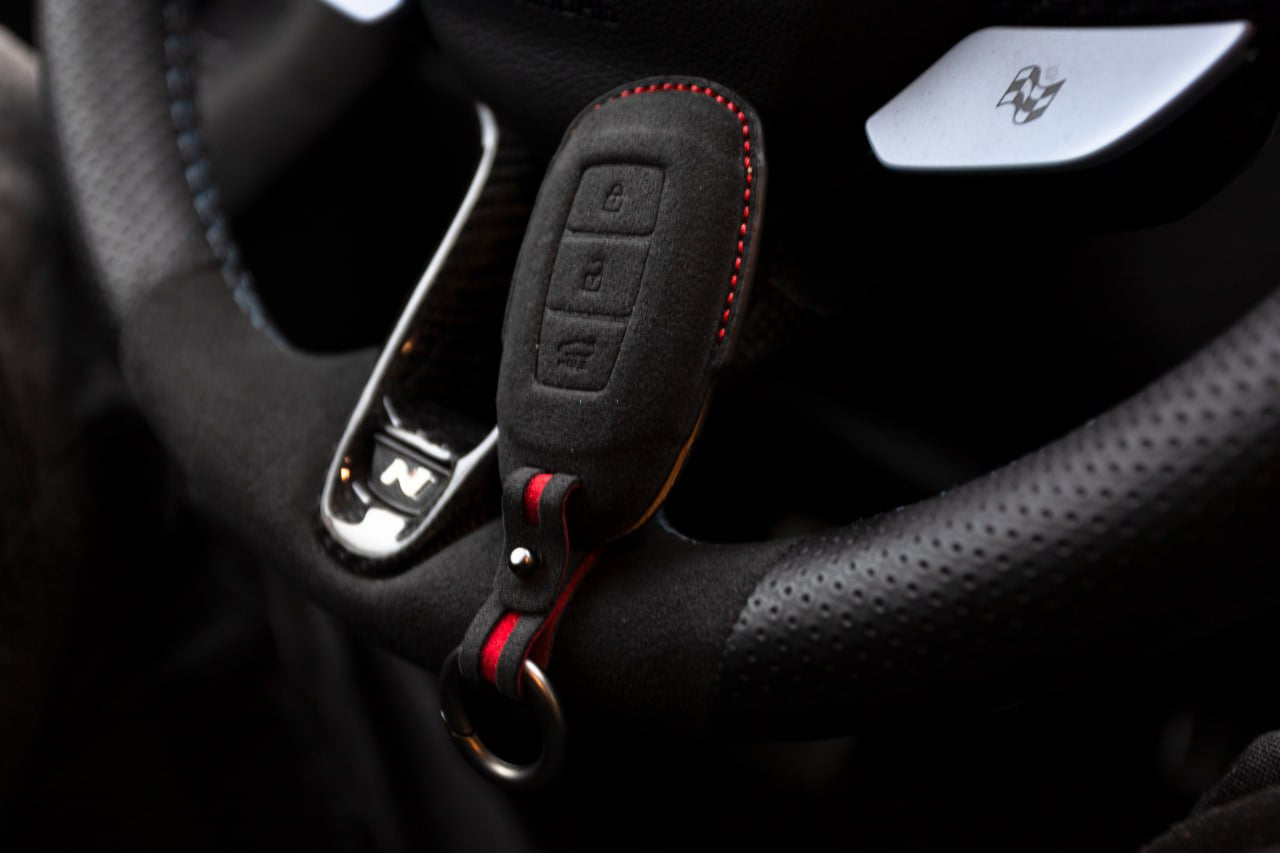 Schlüsseletui aus Alcantara für Hyundai Schlüssel – Nthusiastic